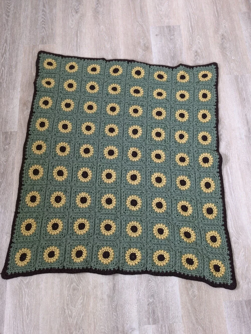 crocheted sunflower throw blanket/Lapghan Handmade Blanket